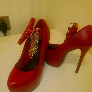 Red pumps